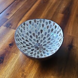 Decorative Mosaic Bowl with Teardrop Mother Of Pearl Inlay Design.